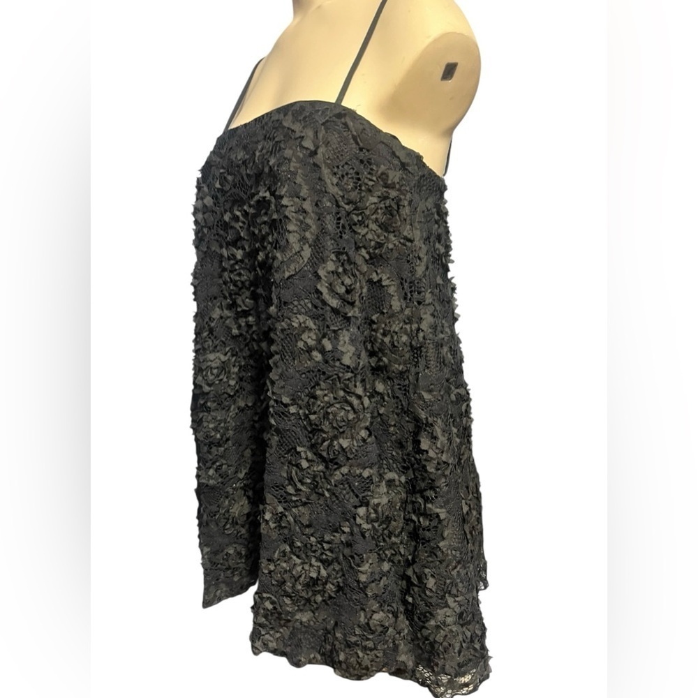 Lulu's Midnight Lace Dress … 3D flower mini dress - Picture 3 of 12